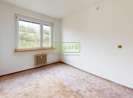 velkorysy-byt-31-o-celkove-plose-80-m2-v-krajskem-meste-usti-nad-labem-bedroom.jpg