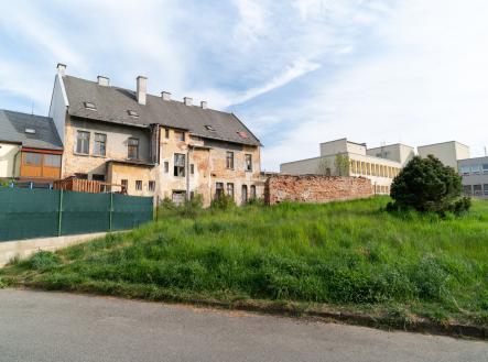 Prodej - nájemní dům, 899 m²