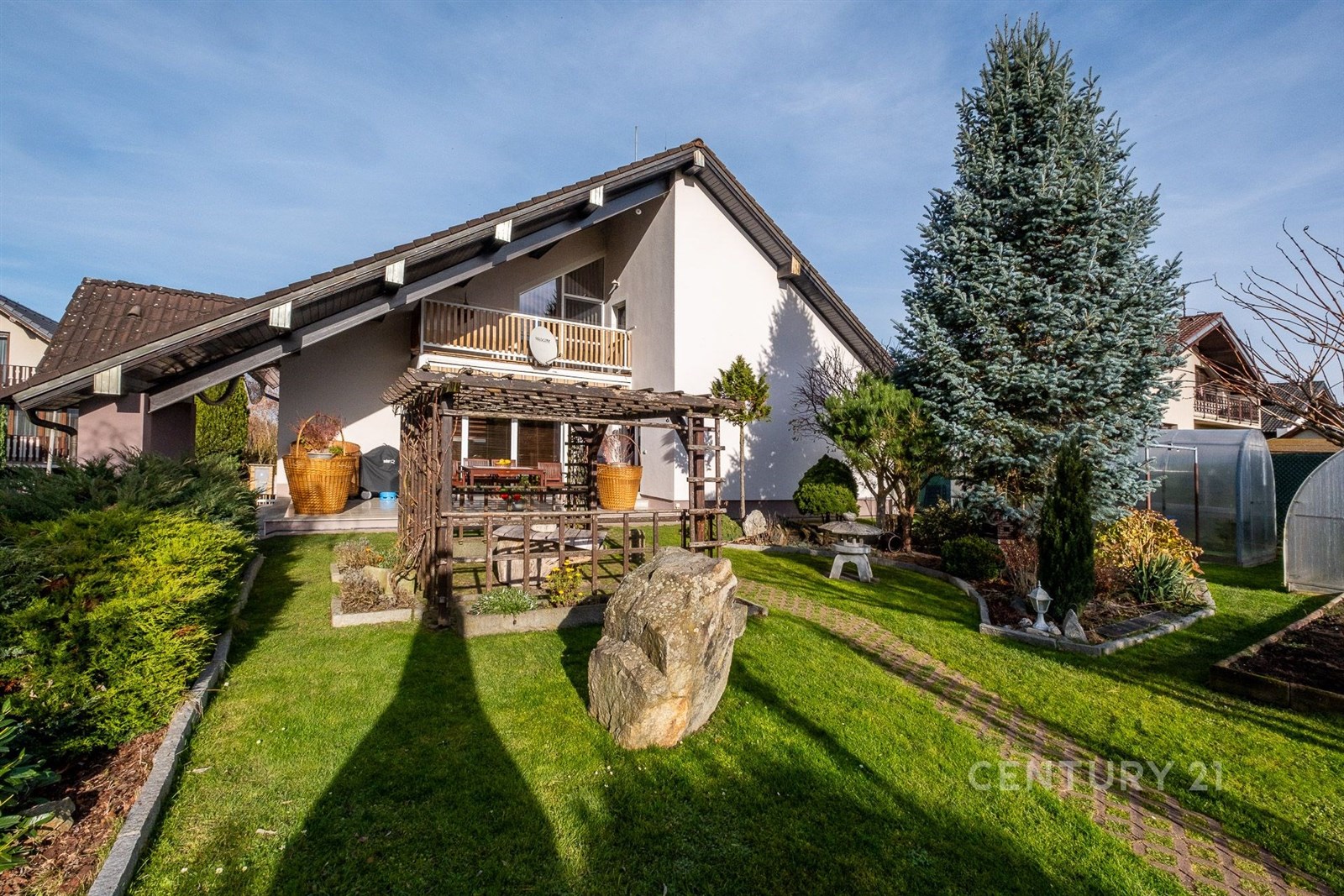 Rodinný dům pohled ze zahrady