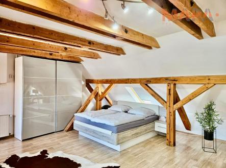 Pronájem bytu, atypický, 100 m²