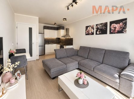 Pronájem bytu 2+kk, 52 m2, s balkonem, garážovým stáním a sklepem  V Háji, Praha 7  Holešovice