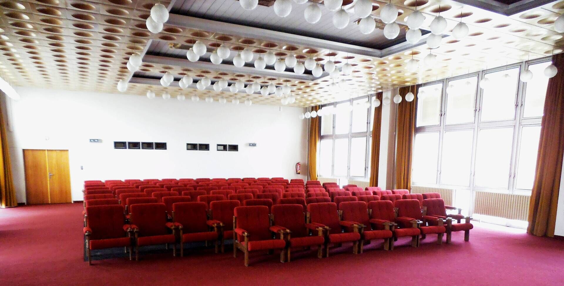 Pronájem zasedacího sálu