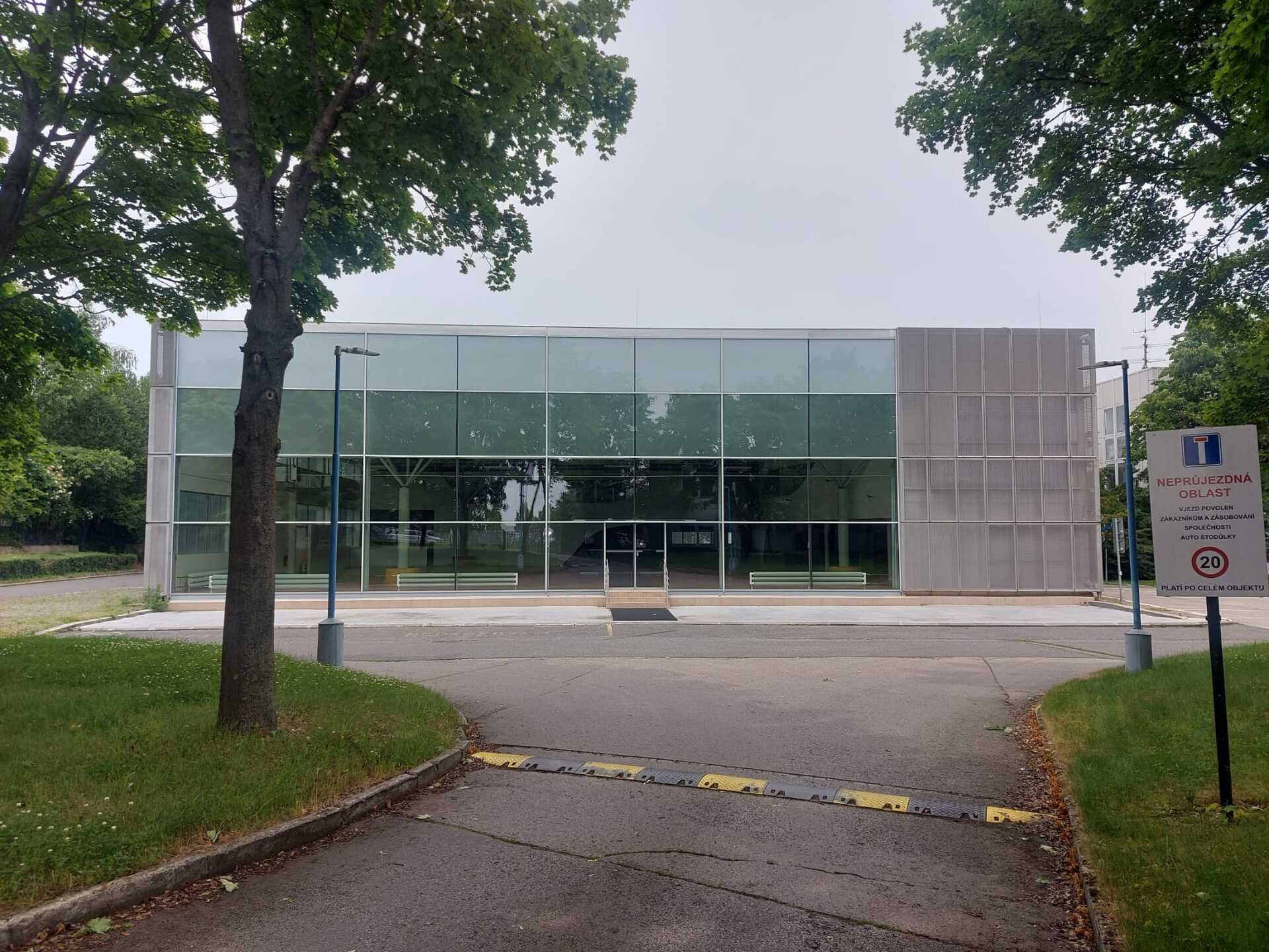 Pronájem Showroomu 1462 m²