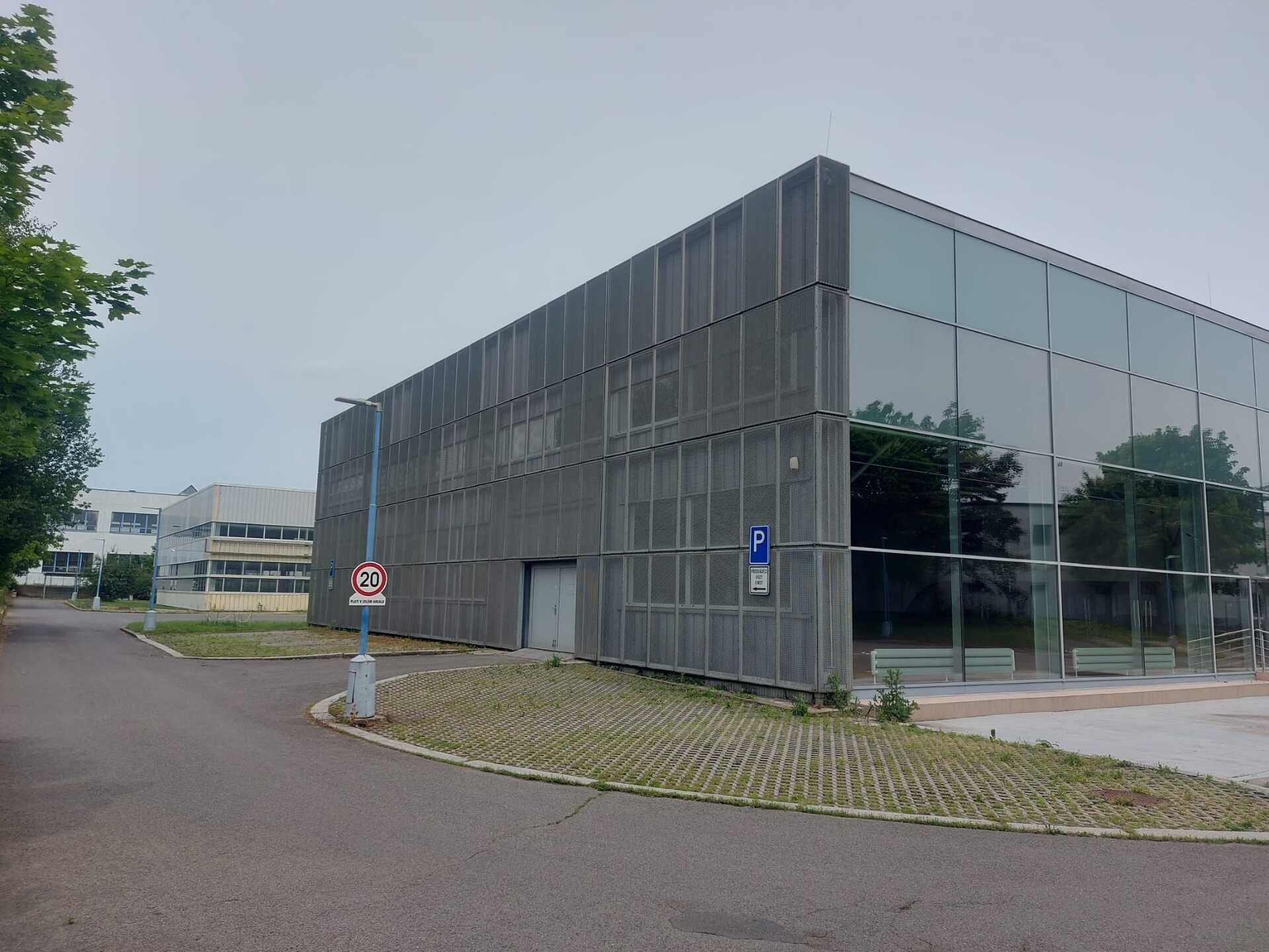 Pronájem Autosalon/Autoservis/Showroom 2.799 m2.