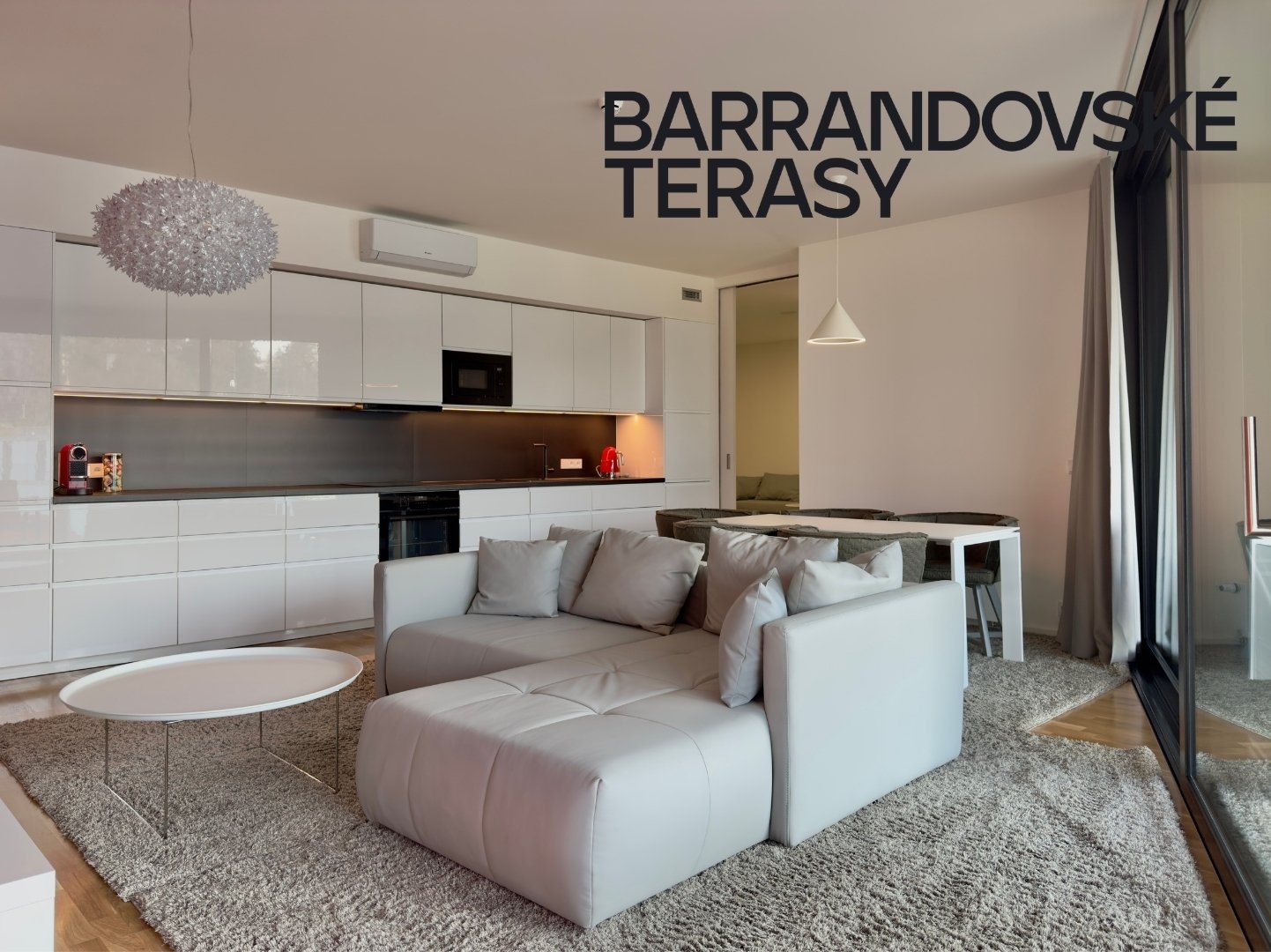 Obývací pokoj, kuchyňská linka, klimatizace