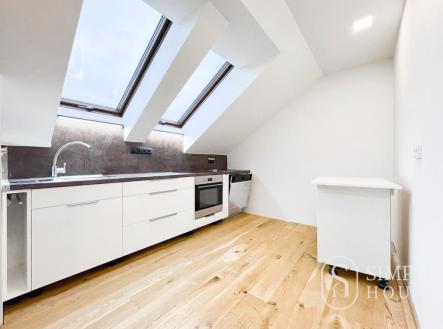 Pronájem bytu, 3+kk, 90 m²