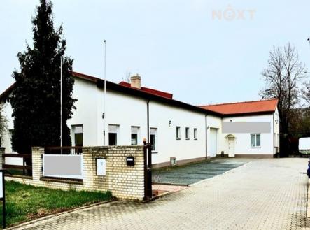 Prodej - komerční objekt, obchodní centrum, 950 m²