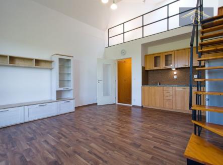 Pronájem bytu, atypický, 41 m²