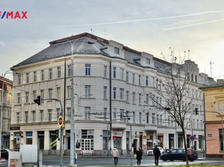 Prodej - nájemní dům, 1 800 m²