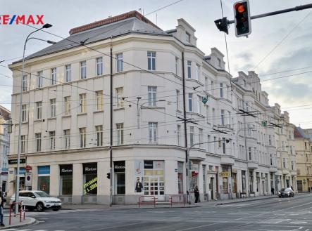 Prodej nájemního domu, 1 800 m² obrázek