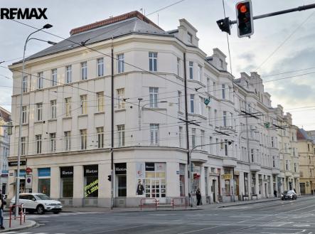 Prodej nájemního domu, 1 800 m² obrázek