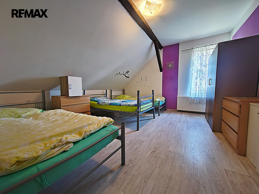 Byt 5+1, ložnice vpravo