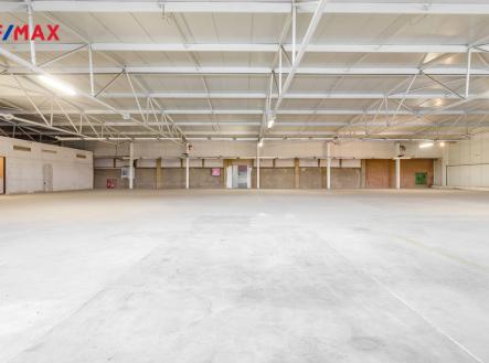 Pronájem skladovací prostor, 940 m²