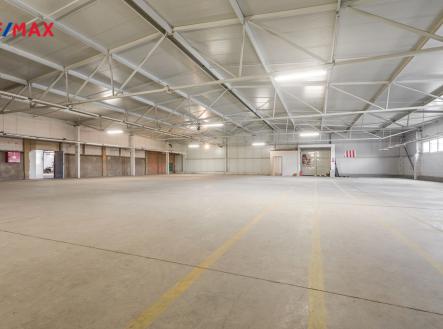 Pronájem skladovací prostor, 940 m²