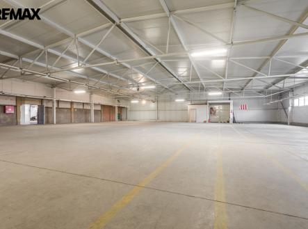 Pronájem skladovací prostor, 940 m²