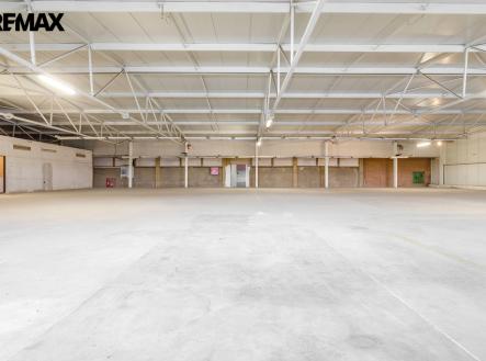 Pronájem skladovací prostor, 940 m²