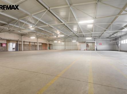 Pronájem skladovací prostor, 940 m²