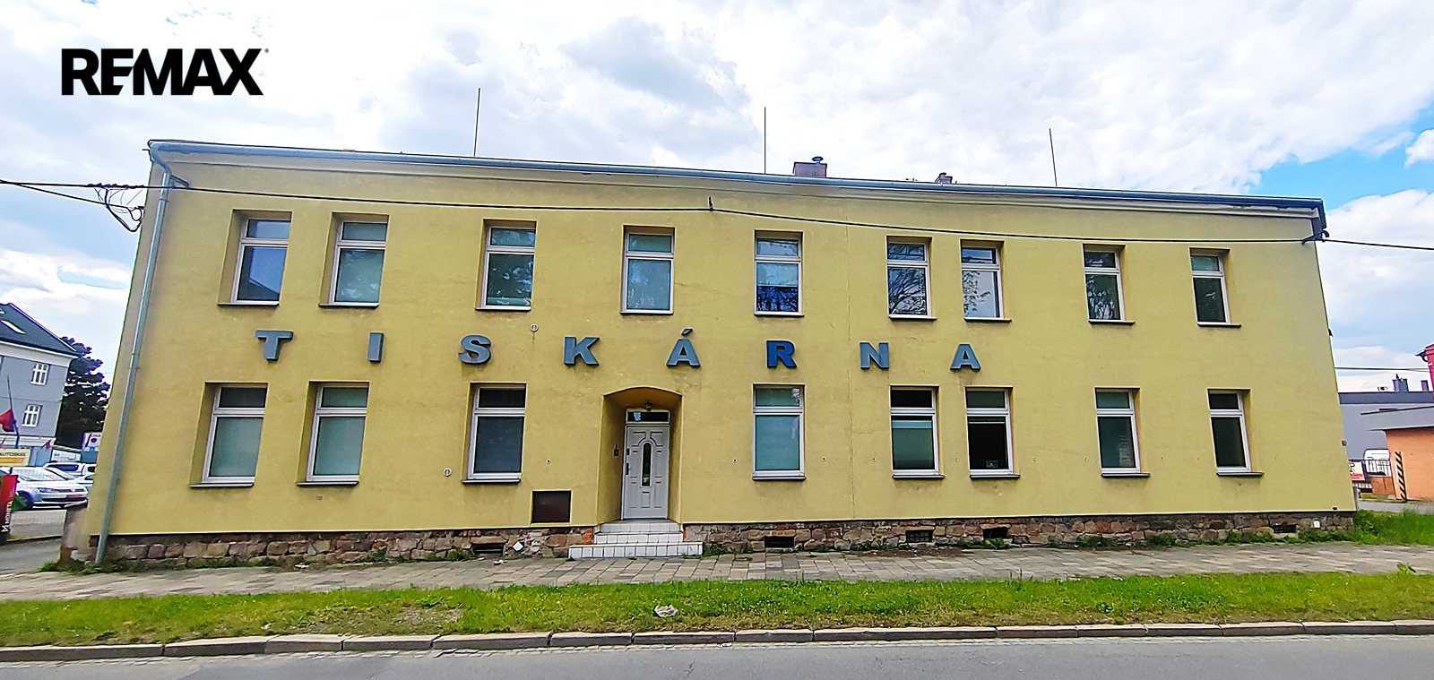 Pohled z ulice - V strana