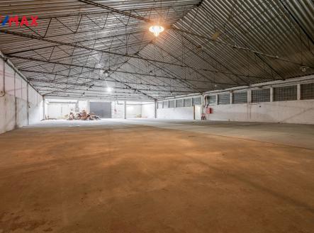 Pronájem skladovací prostor, 704 m²