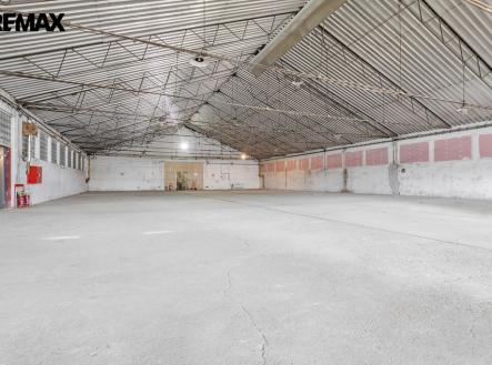 Pronájem skladovací prostor, 704 m²