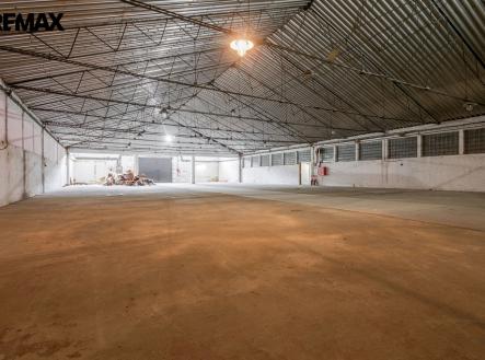 Pronájem skladovací prostor, 704 m²