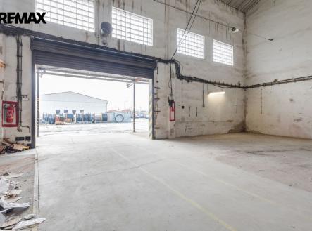Pronájem skladu, 704 m²