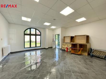Pronájem - obchodní prostor, 56 m²