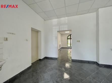Pronájem - obchodní prostor, 56 m²