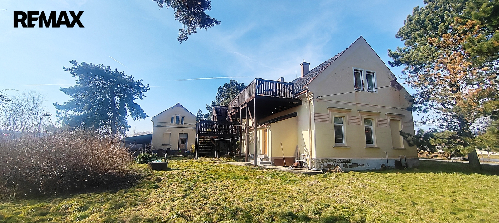 Pohled na dům i kancelář - JV