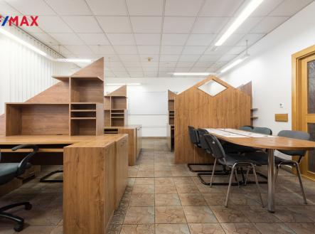 Pronájem kanceláře, 200 m²