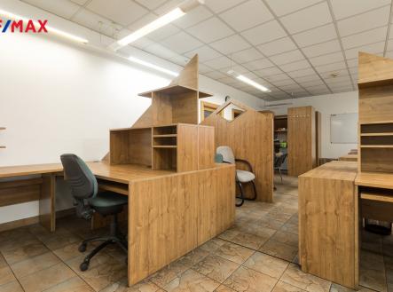 Pronájem kanceláře, 200 m²