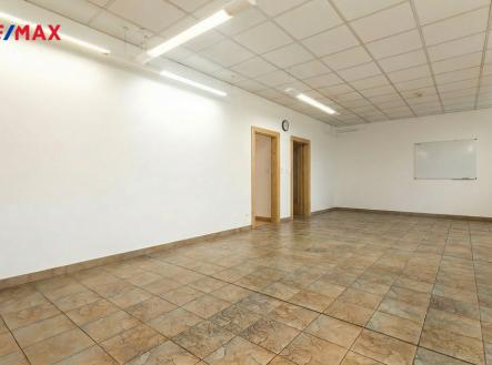 Pronájem kanceláře, 200 m²