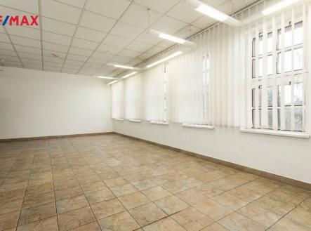 Pronájem kanceláře, 200 m²