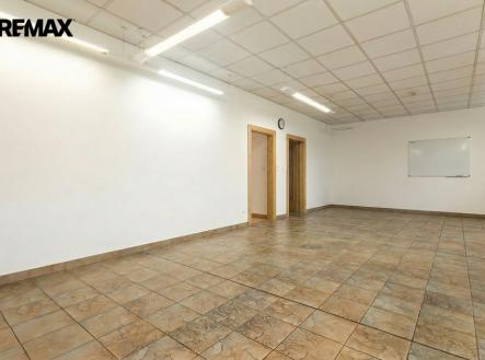 Pronájem kanceláře, 200 m²