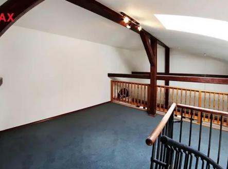 Pronájem kanceláře, 240 m²