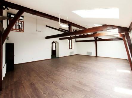 Pronájem kanceláře, 240 m²