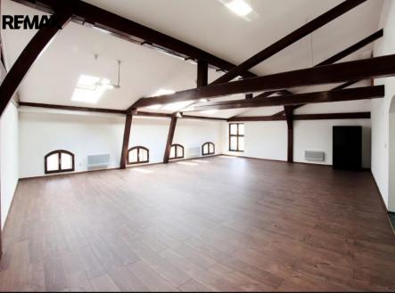 Pronájem kanceláře, 240 m²