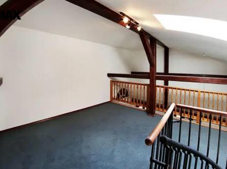 Pronájem kanceláře, 240 m²