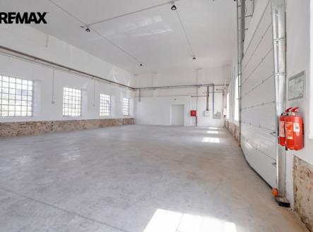 Pronájem skladu, 548 m²