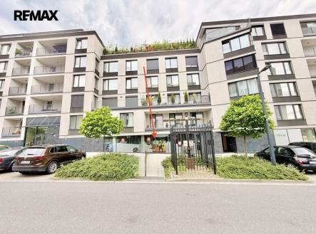 Pronájem obchodní prostory, 173 m²
