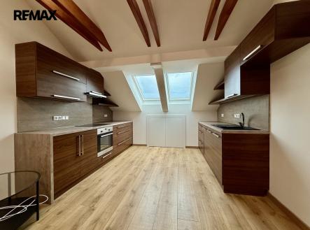 Pronájem bytu, 2+kk, 80 m²