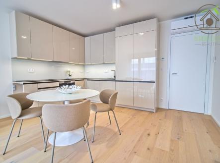 Pronájem bytu, 2+kk, 64 m²