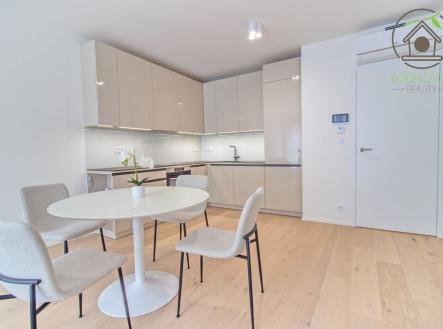 Pronájem bytu, 2+kk, 62 m²