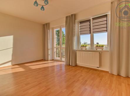 Prodej bytu 2+kk 62,27 m2 s balkonem a výhledem do zeleně v Modleticích