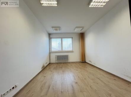 Pronájem kanceláře, 1 053 m²