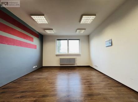 Pronájem kanceláře, 1 053 m²