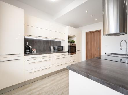 Pronájem bytu, 3+kk, 100 m²