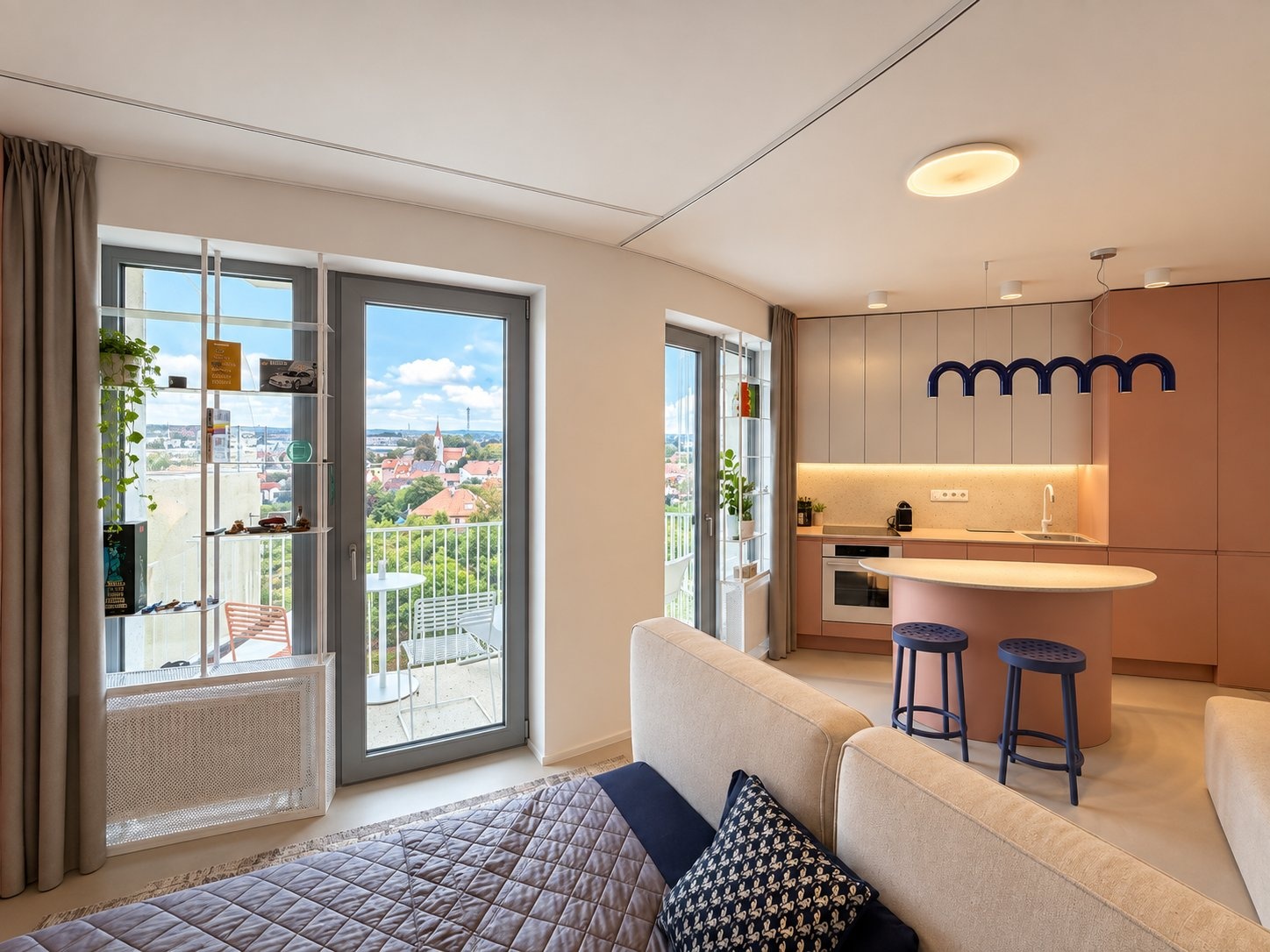 Designový byt 1+kk s možností 2+kk Panorama Jih | Interiér POSTROP | Balkon, parkování a sklep.