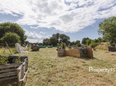 Prodej pozemku pro komerční výstavbu, 15 944 m²