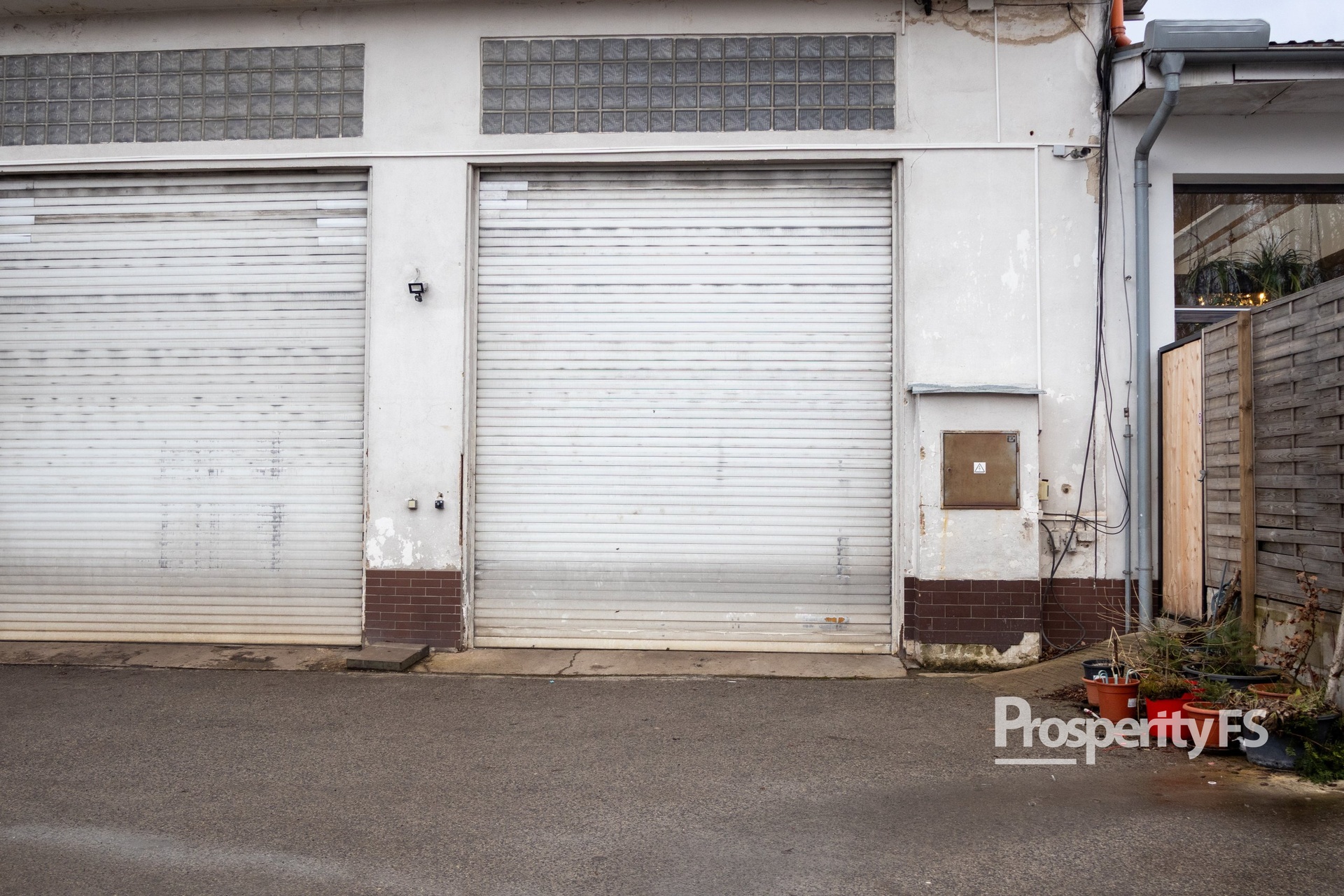 Pronájem skladu nebo menší dílny, 50 m²